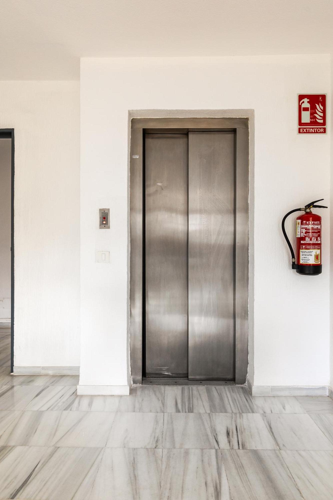 Duquesa Port Studio Apartment - Bright Sunlit Terrace マニルバ エクステリア 写真